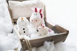 Nici 48163 Einhorn Theodor Im Schneeanzug Ca 22cm Plüsch Kuscheltier GREEN -Nici 48166 10 48163 48162 Milieu vorl 2048x1365 3