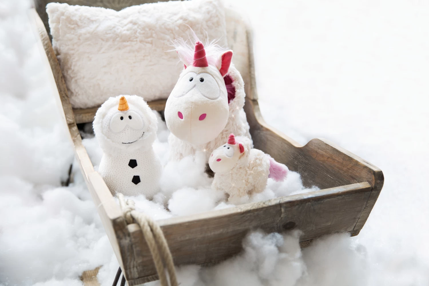 Nici 48167 Kissen Einhorn Theodor Im Schneeanzug 43x25cm Rechteckig Plüsch GREEN 3 Nici 48167 Kissen Einhorn Theodor Im Schneeanzug 43x25cm Rechteckig Plüsch GREEN – Bild 3