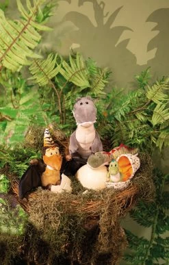 Nici 48820 Kissen Dinosaurier Fossily Wendeplüsch Glow In The Dark 32x26cm GREEN -Nici 48808 14 48813 48811 48803 Milieu 1307x2048